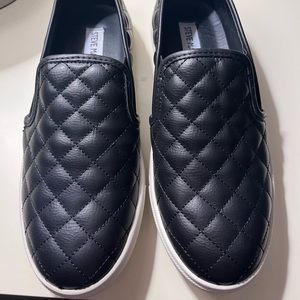 Steve Madden ECENTRCQ Black Sneaker Size 8 - New never worn (NWOT).